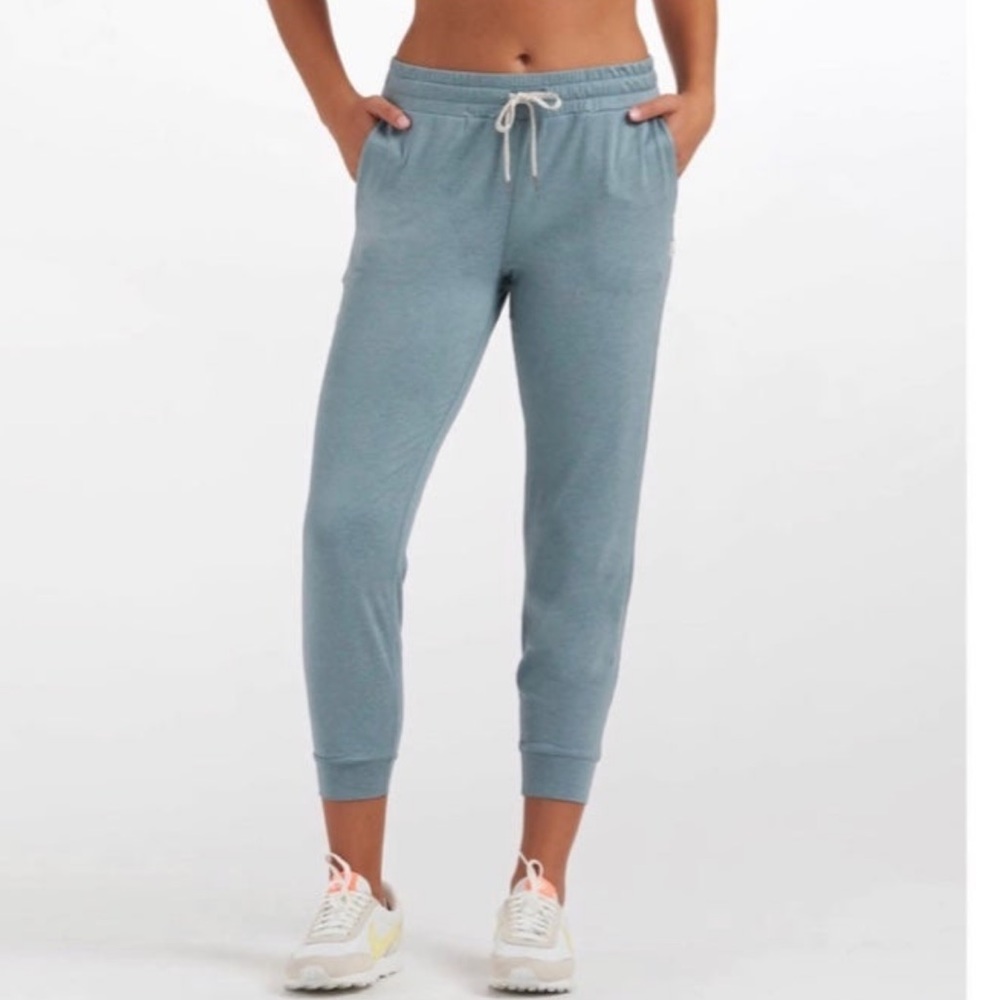 Vuori Performance Jogger in color Shade Heather XL